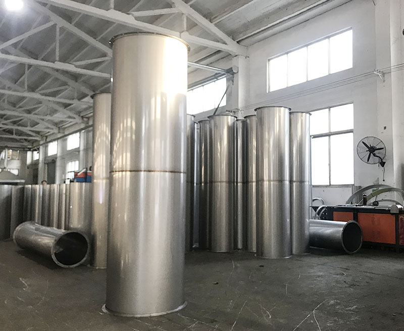 不銹鋼是不銹耐酸鋼的簡稱，耐空氣、蒸汽、水等弱腐蝕介質(zhì)或具有不銹性的鋼種稱為不銹鋼；而將耐化學(xué)腐蝕介質(zhì)（酸、堿、鹽等化學(xué)浸蝕）腐蝕的鋼種稱為耐酸剛。由于兩者在化學(xué)成分上的差異而使他們的耐蝕性不同，普通不銹鋼一般不耐化學(xué)介質(zhì)腐蝕，而耐酸剛則均具有不銹性。